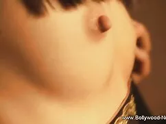 দুষ্টু ছোট মেয়ের চো ...