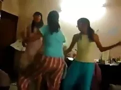 বহু পুরুষের এক মা ছে ...