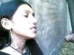 আমি প্রথমবার মেকআপ চ ...