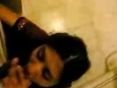 হলুদ বার্ড গ্রামের চ ...