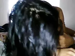 ছেলেরা শেয়ার একটি চ ...