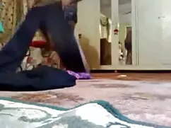 মহিলার দ্বারা হিন্দি ...